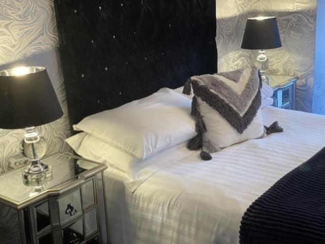 The Lilly Restaurant With Rooms Llandudno Esterno foto