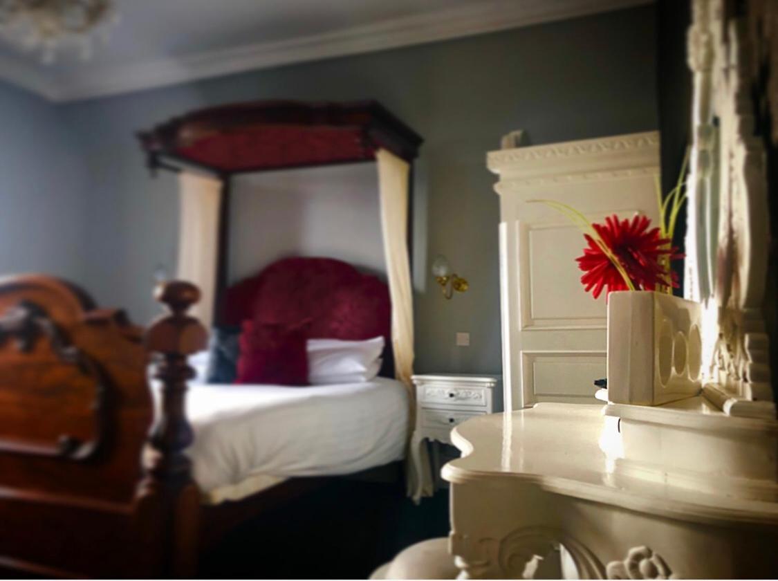 The Lilly Restaurant With Rooms Llandudno Esterno foto